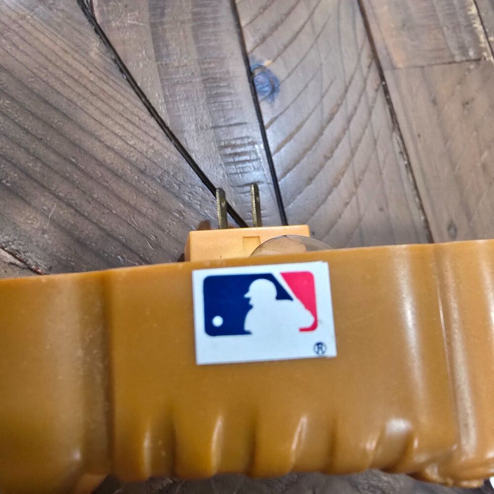 Vintage Pittsburgh Pirates glove nightlight retro MLB collectible decor